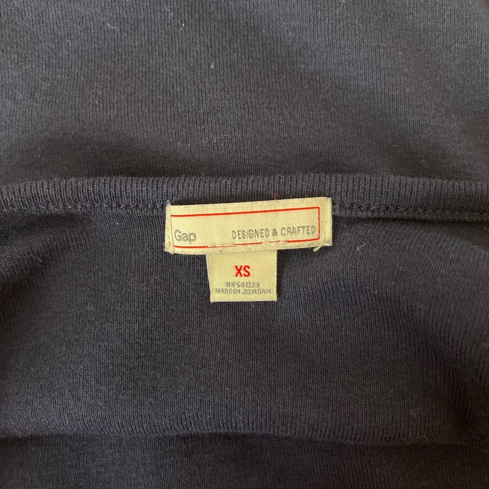 Gap shirt, size XS, navy blue, great condition.